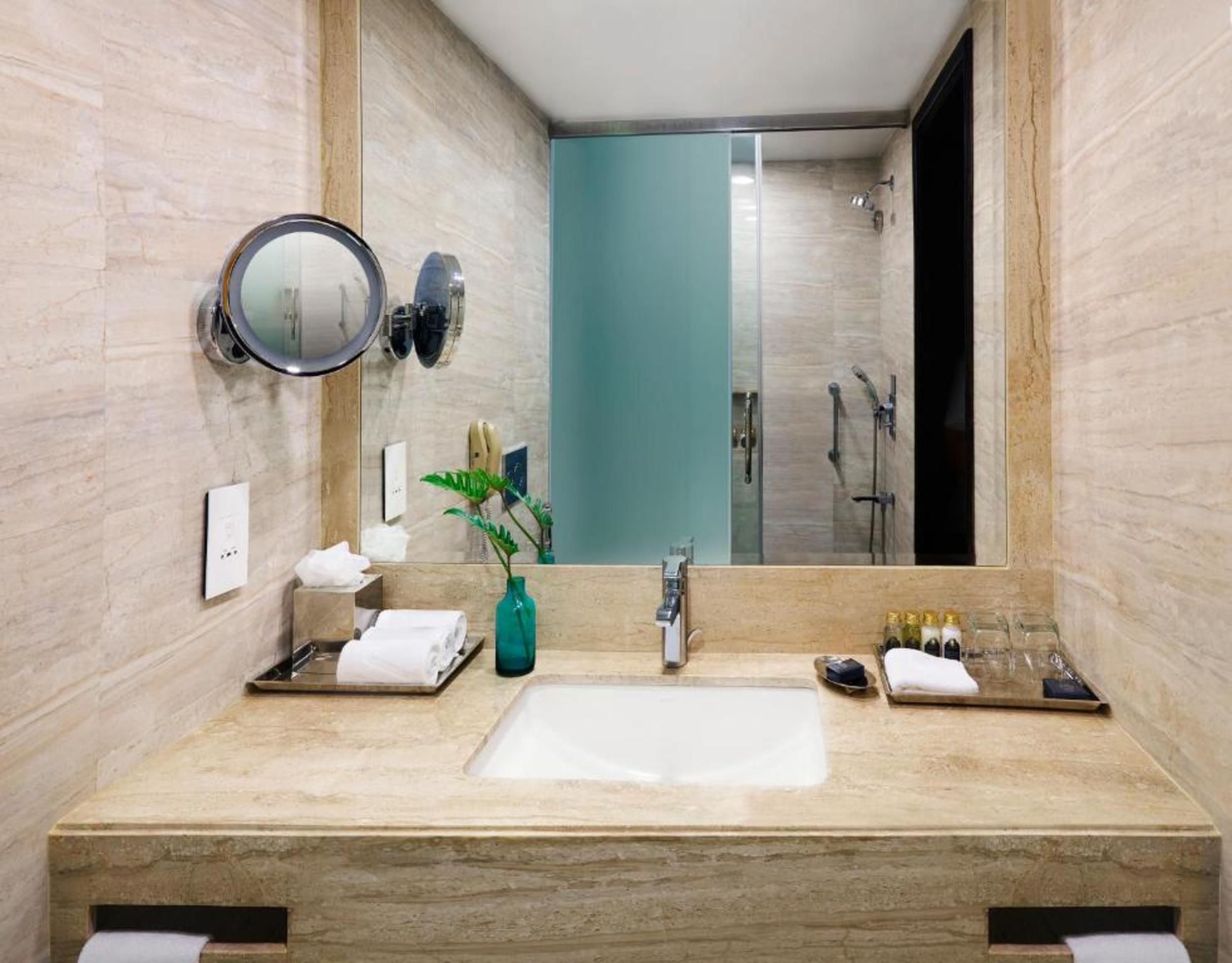 Taj Fort Aguada Resort & Spa, Goa 신궤림 외부 사진 Bathroom