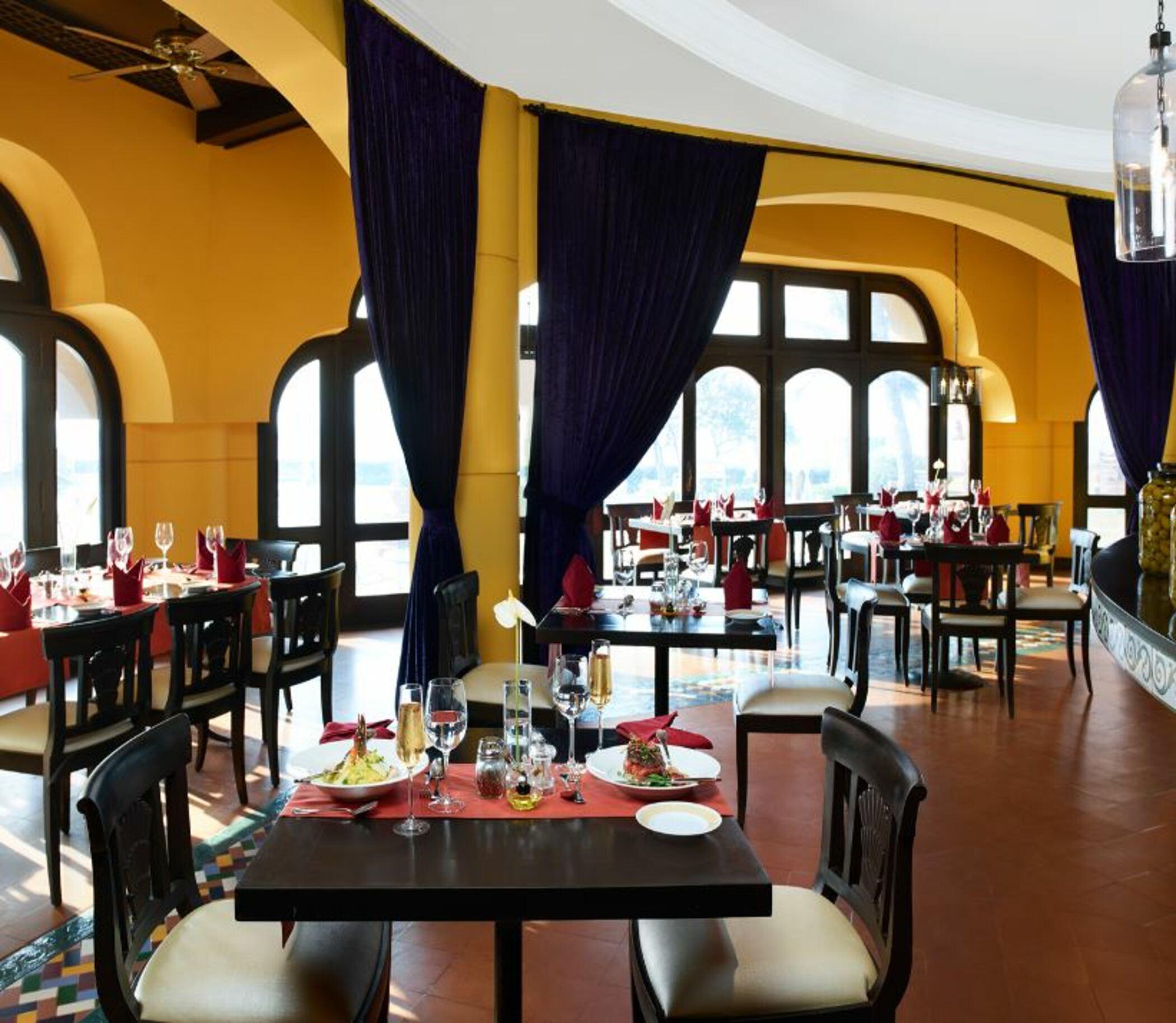 Taj Fort Aguada Resort & Spa, Goa 신궤림 외부 사진 The restaurant