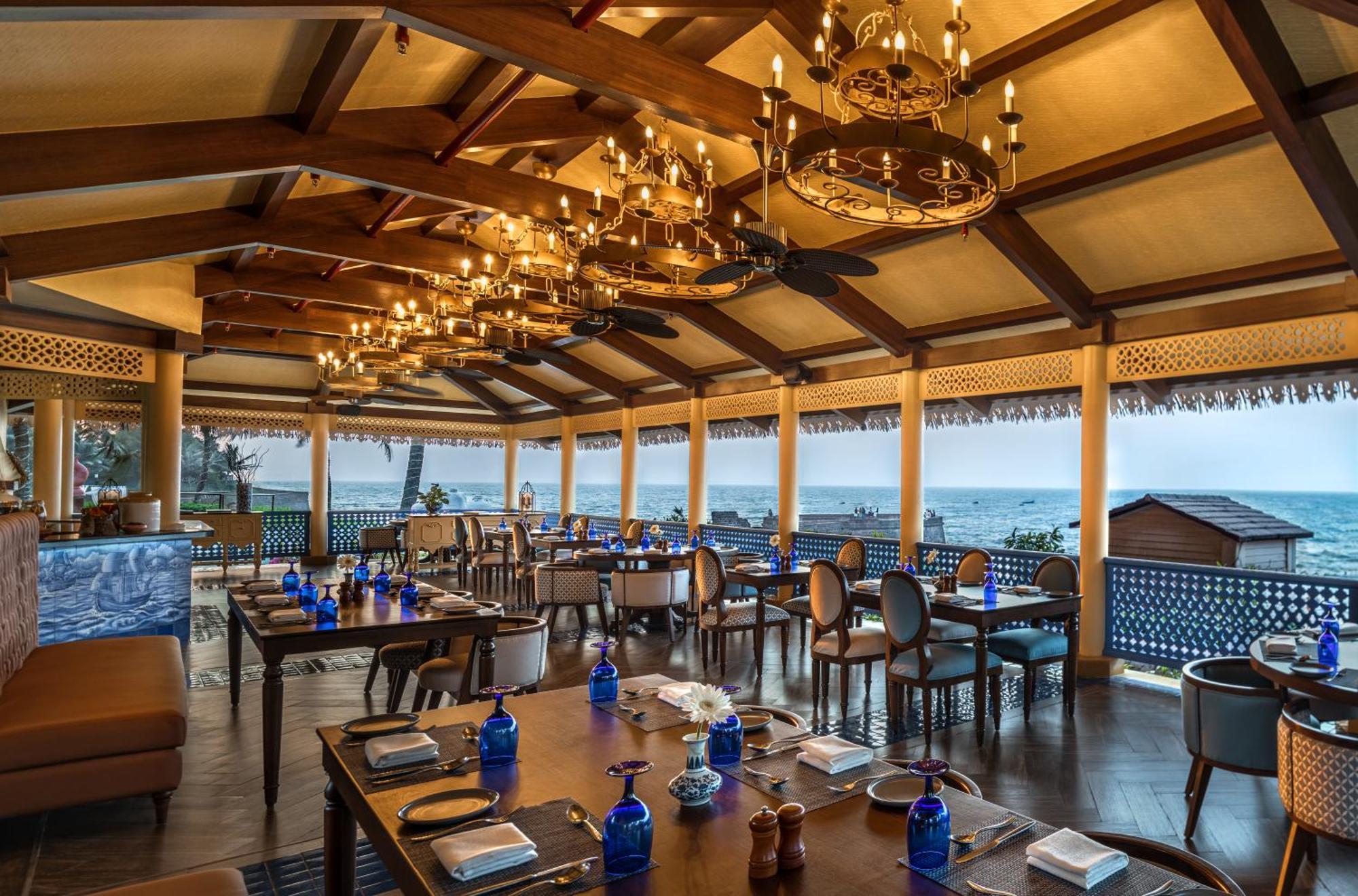 Taj Fort Aguada Resort & Spa, Goa 신궤림 외부 사진 The restaurant at the Oberoi Beach Resort, Dubai
