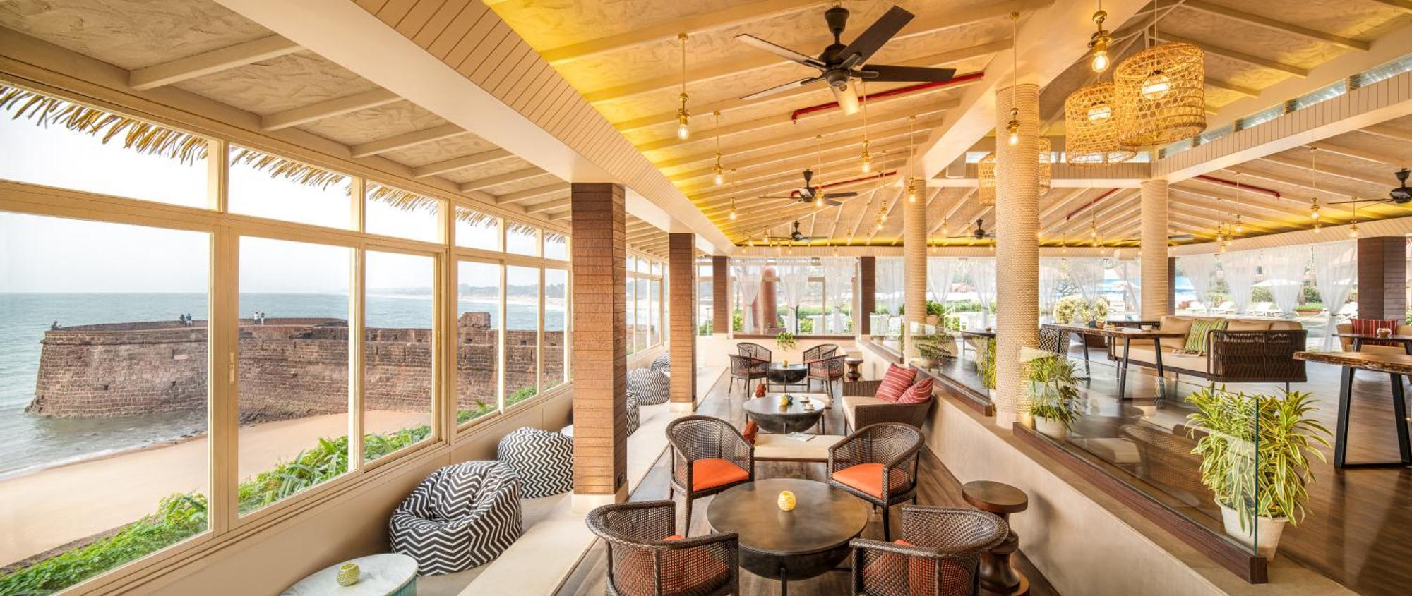Taj Fort Aguada Resort & Spa, Goa 신궤림 외부 사진 The Bar