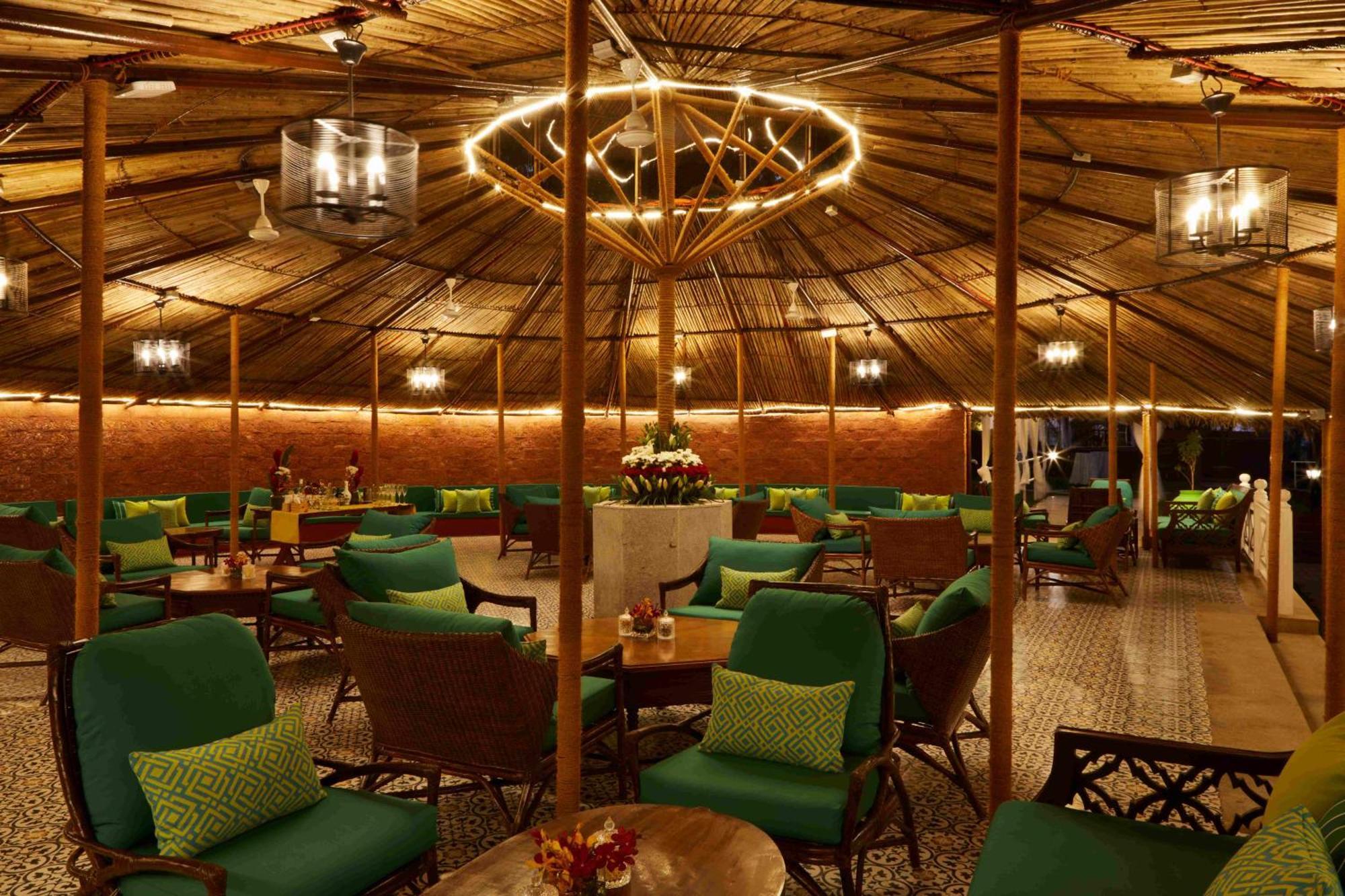 Taj Fort Aguada Resort & Spa, Goa 신궤림 외부 사진 The interior of the restaurant