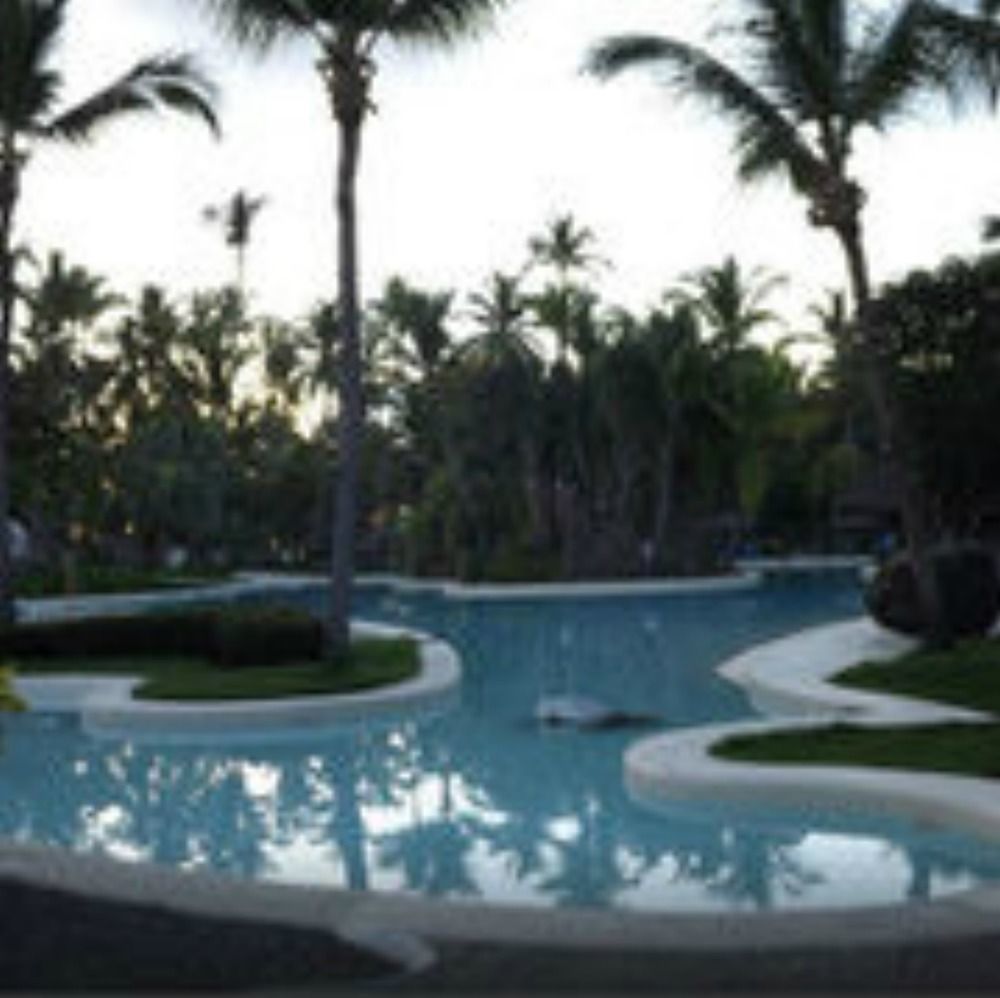Taj Fort Aguada Resort & Spa, Goa 신궤림 외부 사진 The pool at the Hard Rock Hotel