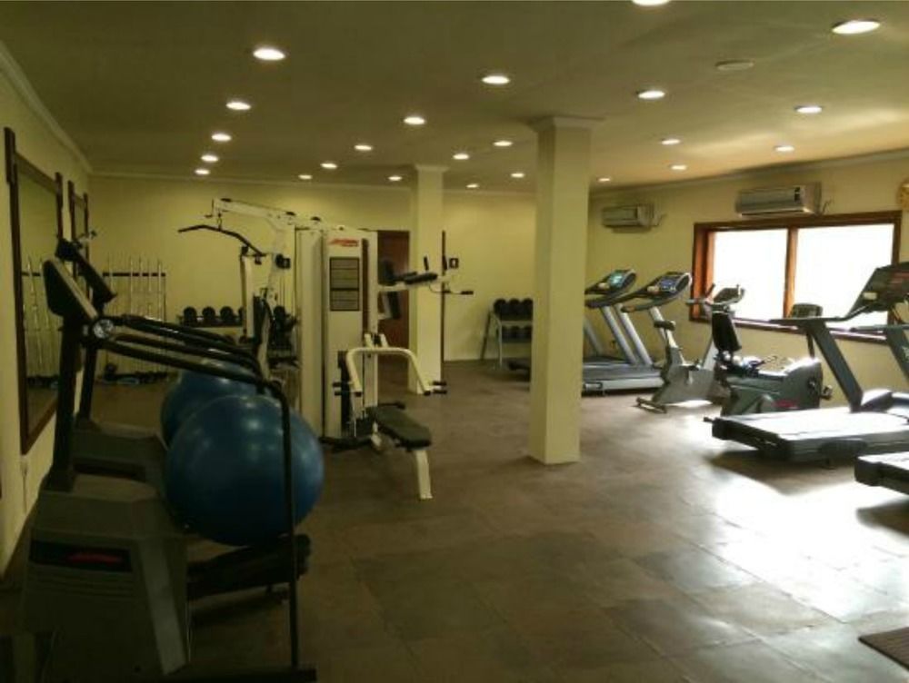 Taj Fort Aguada Resort & Spa, Goa 신궤림 외부 사진 The gym at the hotel
