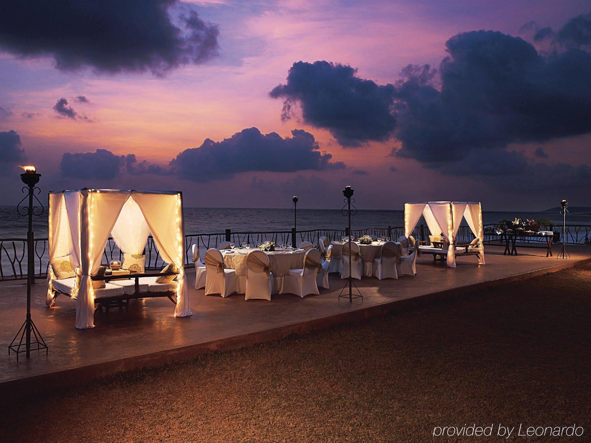Taj Fort Aguada Resort & Spa, Goa 신궤림 레스토랑 사진 The Deck