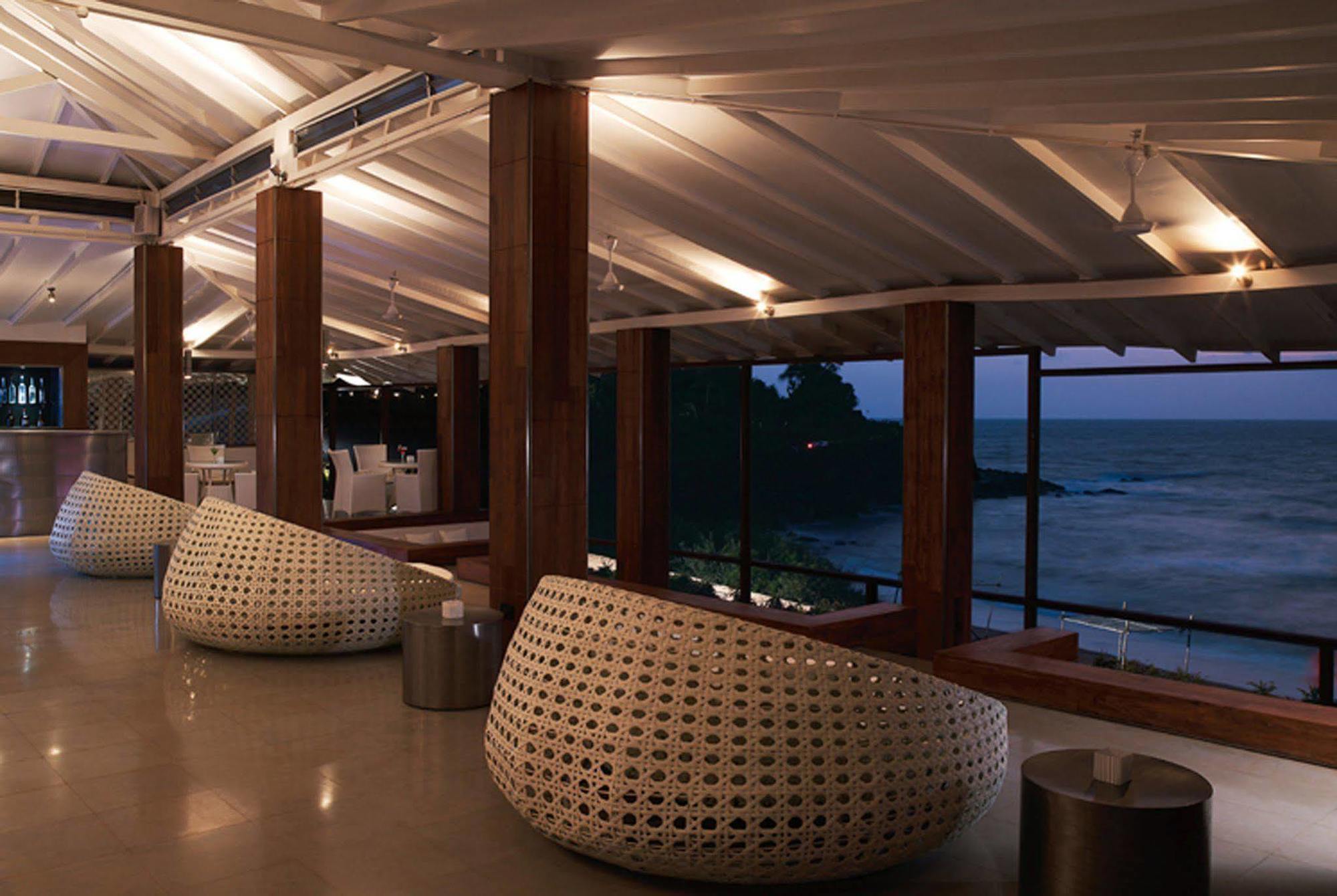 Taj Fort Aguada Resort & Spa, Goa 신궤림 내부 사진 The interior of the lounge