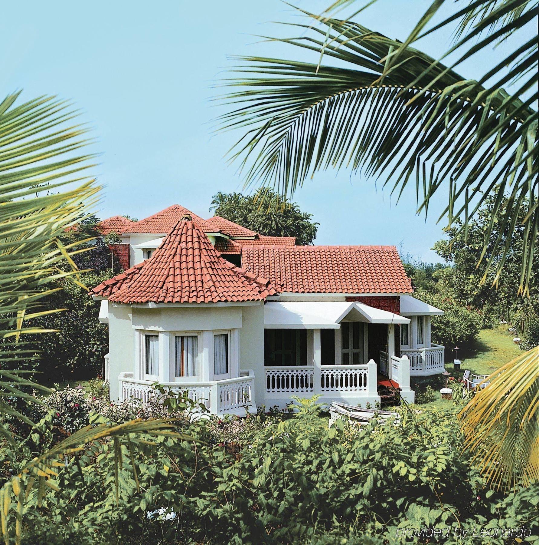 Taj Fort Aguada Resort & Spa, Goa 신궤림 외부 사진 A villa at the resort